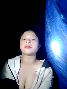 lisa-bae00 online show from 10/28/25, 10:23