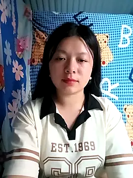 lisa-bae00 online show from 04/22/26, 12:50