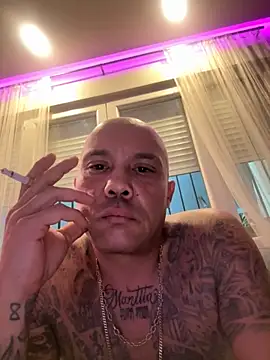 Snapshot of gitanoMad chatting on 11/19/25, 11:49 gitanoMad online show from 11/19/25, 11:49