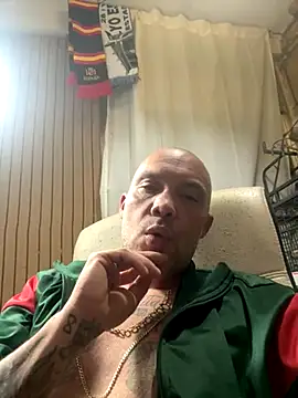 Snapshot of gitanoMad chatting on 11/22/25, 07:46 gitanoMad online show from 11/22/25, 07:46