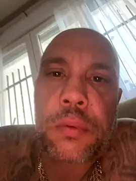 Snapshot of gitanoMad chatting on 12/17/25, 10:32 gitanoMad online show from 12/17/25, 10:32