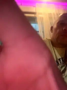 Snapshot of gitanoMad chatting on 12/21/25, 12:07 gitanoMad online show from 12/21/25, 12:07