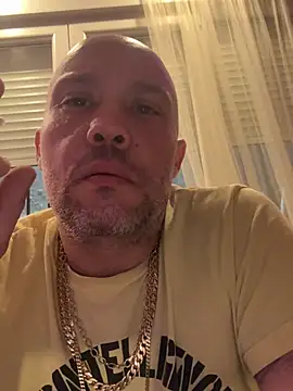 Snapshot of gitanoMad chatting on 02/05/26, 01:21 gitanoMad online show from 02/05/26, 01:21