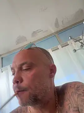 Snapshot of gitanoMad chatting on 03/27/26, 04:51 gitanoMad online show from 03/27/26, 04:51