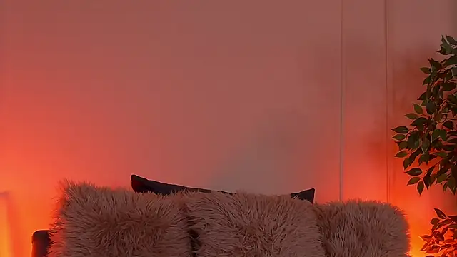 Snapshot of CrystalRedx chatting on 12/04/25, 04:55 CrystalRedx online show from 12/04/25, 04:55