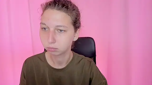 CuteEllii online show from 10/21/25, 09:32