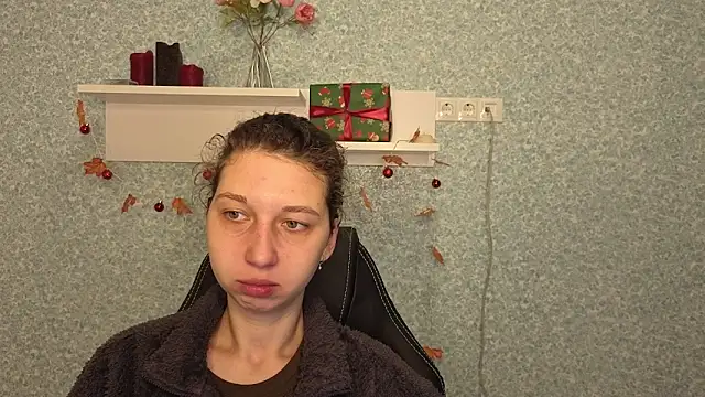 CuteEllii online show from 12/15/25, 05:23