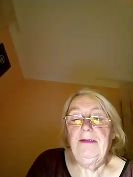 AmyLove353 online show from 10/31/25, 08:43