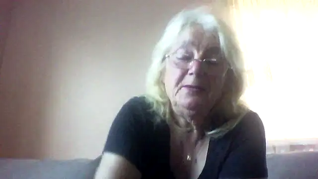 AmyLove353 online show from 07/28/26, 04:08