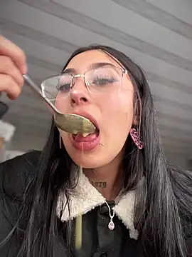 Violeet-Smith online show from 04/23/26, 08:11