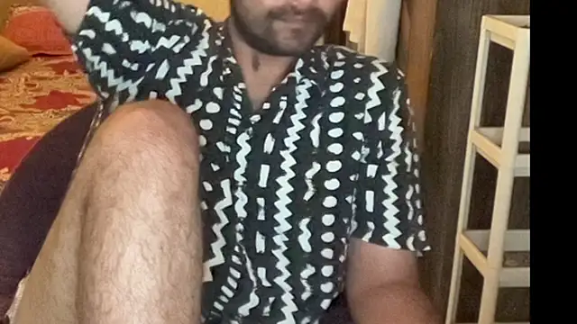 Snapshot of MakeMeAwareAah chatting on 10/25/25, 04:35 MakeMeAwareAah online show from 10/25/25, 04:35