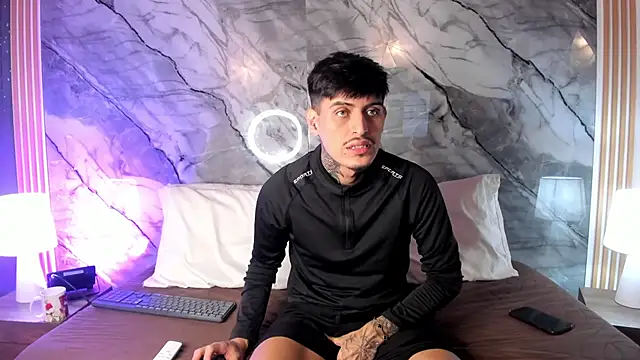 Snapshot of enzorodriguezz chatting on 11/11/25, 01:00 enzorodriguezz online show from 11/11/25, 01:00