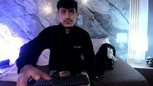 Snapshot of enzorodriguezz chatting on 11/12/25, 01:00 enzorodriguezz online show from 11/12/25, 01:00