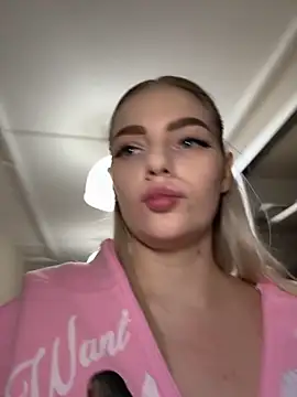 Snapshot of HugeBoobsAlice chatting on 11/08/25, 01:33 HugeBoobsAlice online show from 11/08/25, 01:33