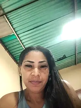 Snapshot of Sussana_tinner chatting on 10/22/25, 01:06 Sussana tinner online show from 10/22/25, 01:06