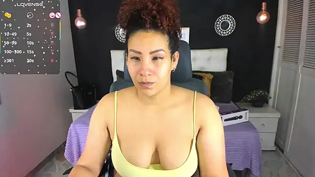 ROZZE MILA online show from 04/20/26, 01:14