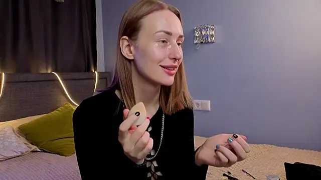 ZolaDickmann online show from 11/06/25, 08:15