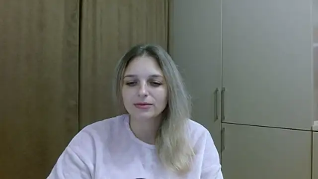 ElisSky301 online show from 10/28/25, 10:12