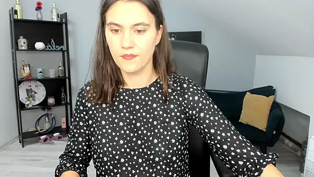 IzzyMonro online show from 10/22/25, 08:30