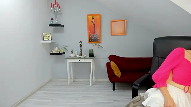 IzzyMonro online show from 12/14/25, 08:41