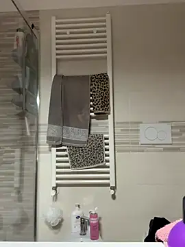 gatitalocahot online show from 12/22/25, 09:12