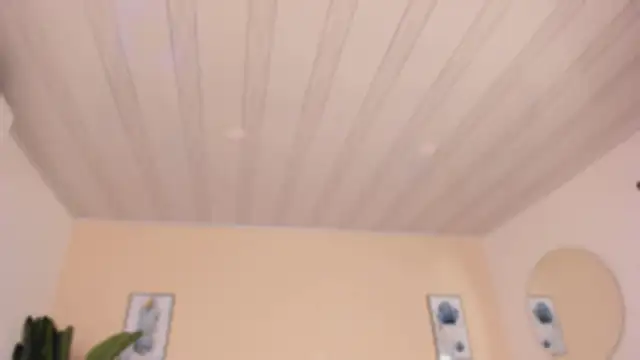 YariRose online show from 11/19/25, 01:33