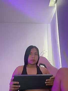 Snapshot of aly_nicols chatting on 01/15/26, 08:45 aly nicols online show from 01/15/26, 08:45