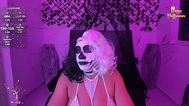 Karly Closson online show from 10/30/25, 04:47