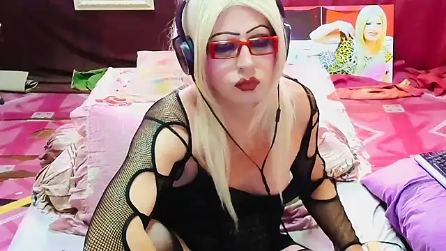 Snapshot of horni4luv chatting on 04/21/26, 01:42 horni4luv online show from 04/21/26, 01:42