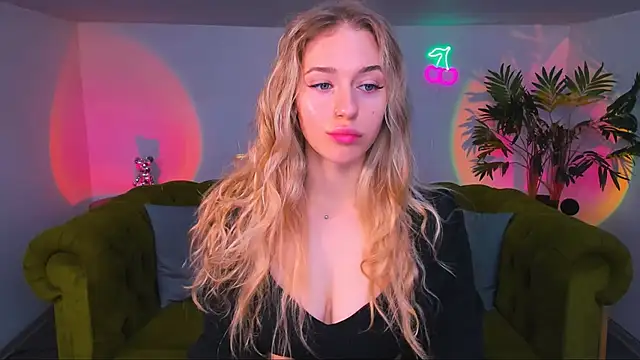 Snapshot of sassy_cutie chatting on 10/28/25, 06:06 sassy cutie online show from 10/28/25, 06:06