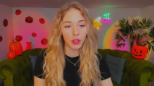 Snapshot of sassy_cutie chatting on 11/04/25, 06:01 sassy cutie online show from 11/04/25, 06:01