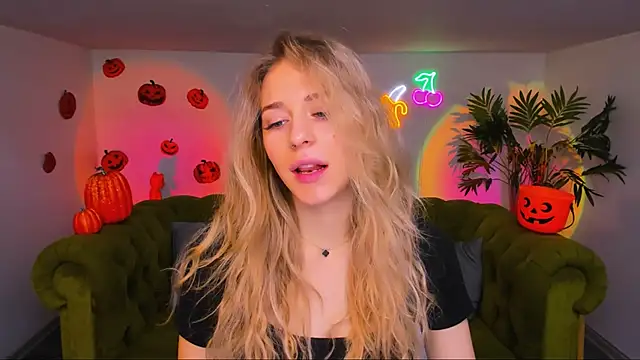 Snapshot of sassy_cutie chatting on 11/05/25, 06:24 sassy cutie online show from 11/05/25, 06:24