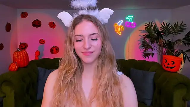 Snapshot of sassy_cutie chatting on 11/06/25, 08:43 sassy cutie online show from 11/06/25, 08:43