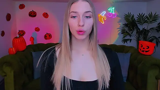 Snapshot of sassy_cutie chatting on 11/12/25, 06:25 sassy cutie online show from 11/12/25, 06:25