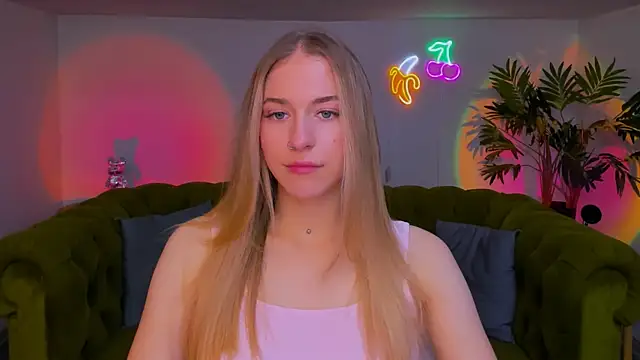 Snapshot of sassy_cutie chatting on 11/13/25, 08:08 sassy cutie online show from 11/13/25, 08:08