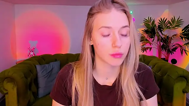 Snapshot of sassy_cutie chatting on 11/18/25, 06:07 sassy cutie online show from 11/18/25, 06:07