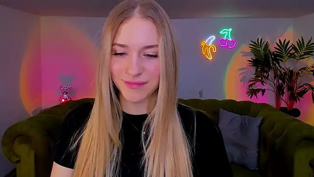 Snapshot of sassy_cutie chatting on 11/26/25, 06:25 sassy cutie online show from 11/26/25, 06:25