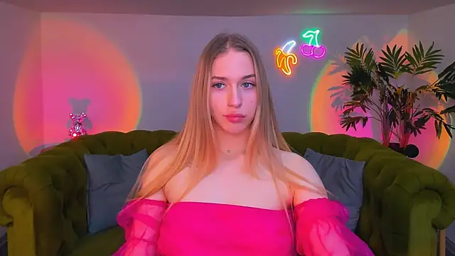 Snapshot of sassy_cutie chatting on 11/30/25, 06:17 sassy cutie online show from 11/30/25, 06:17