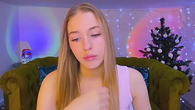 Snapshot of sassy_cutie chatting on 12/15/25, 08:07 sassy cutie online show from 12/15/25, 08:07