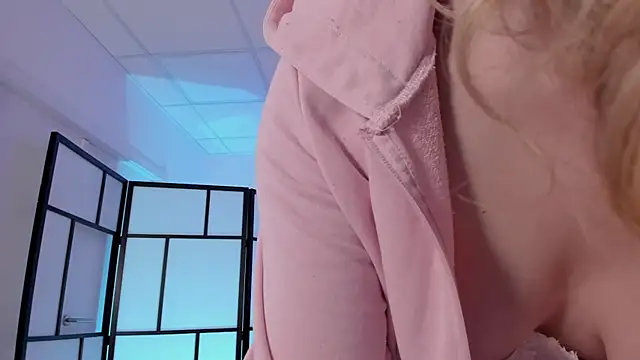 Snapshot of Synrix chatting on 10/23/25, 06:34 Synrix online show from 10/23/25, 06:34