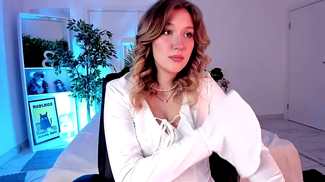 Snapshot of Synrix chatting on 11/11/25, 07:30 Synrix online show from 11/11/25, 07:30