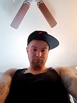 DadDDick925 online show from 10/30/25, 07:47