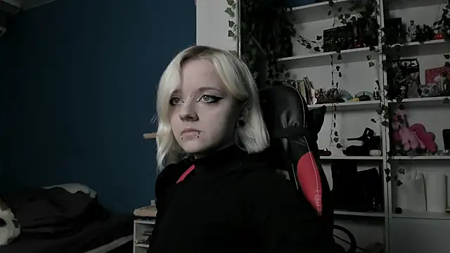 Holy Mistress S online show from 11/23/25, 09:42