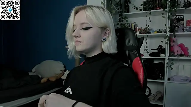 Holy Mistress S online show from 11/30/25, 09:35