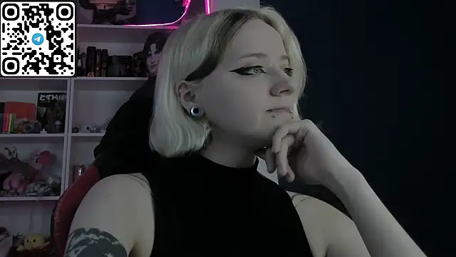 Snapshot of Holy_Mistress_S chatting on 05/12/26, 08:22 Holy Mistress S online show from 05/12/26, 08:22