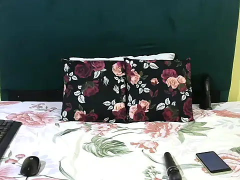 Snapshot of CherryZee chatting on 11/08/25, 06:35 CherryZee online show from 11/08/25, 06:35