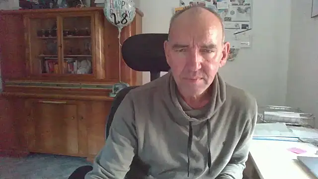 Lutzi1970 online show from 11/11/25, 02:28