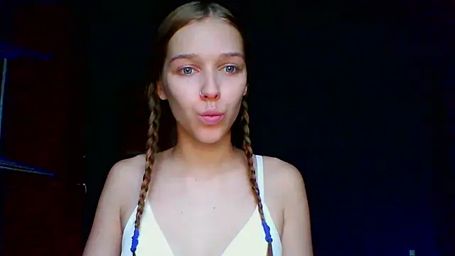 Snapshot of mari_martin chatting on 11/09/25, 11:30 mari martin online show from 11/09/25, 11:30