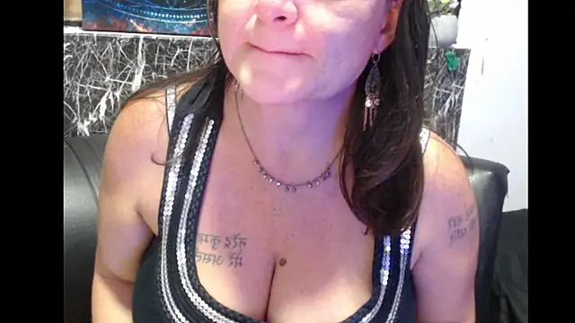 Snapshot of Debora_Cienfuegos25 chatting on 12/19/25, 12:28 Debora Cienfuegos25 online show from 12/19/25, 12:28