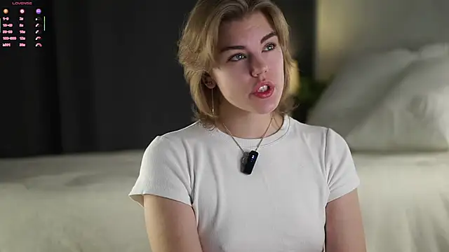 Snapshot of MelodyBaur chatting on 12/19/25, 02:57 MelodyBaur online show from 12/19/25, 02:57